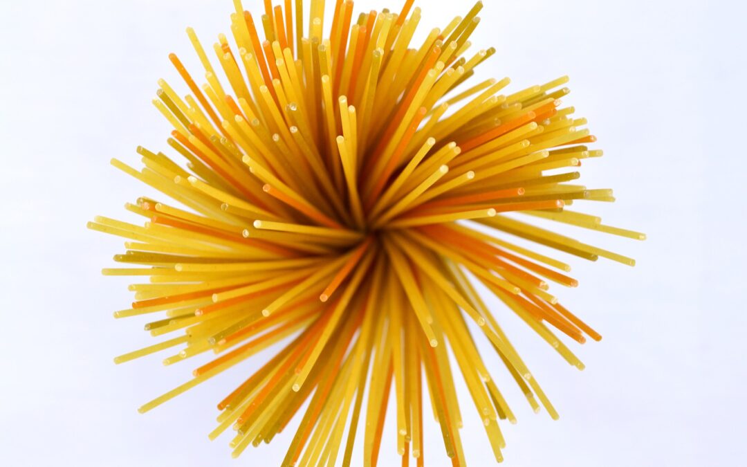 surowy makaron spaghetti